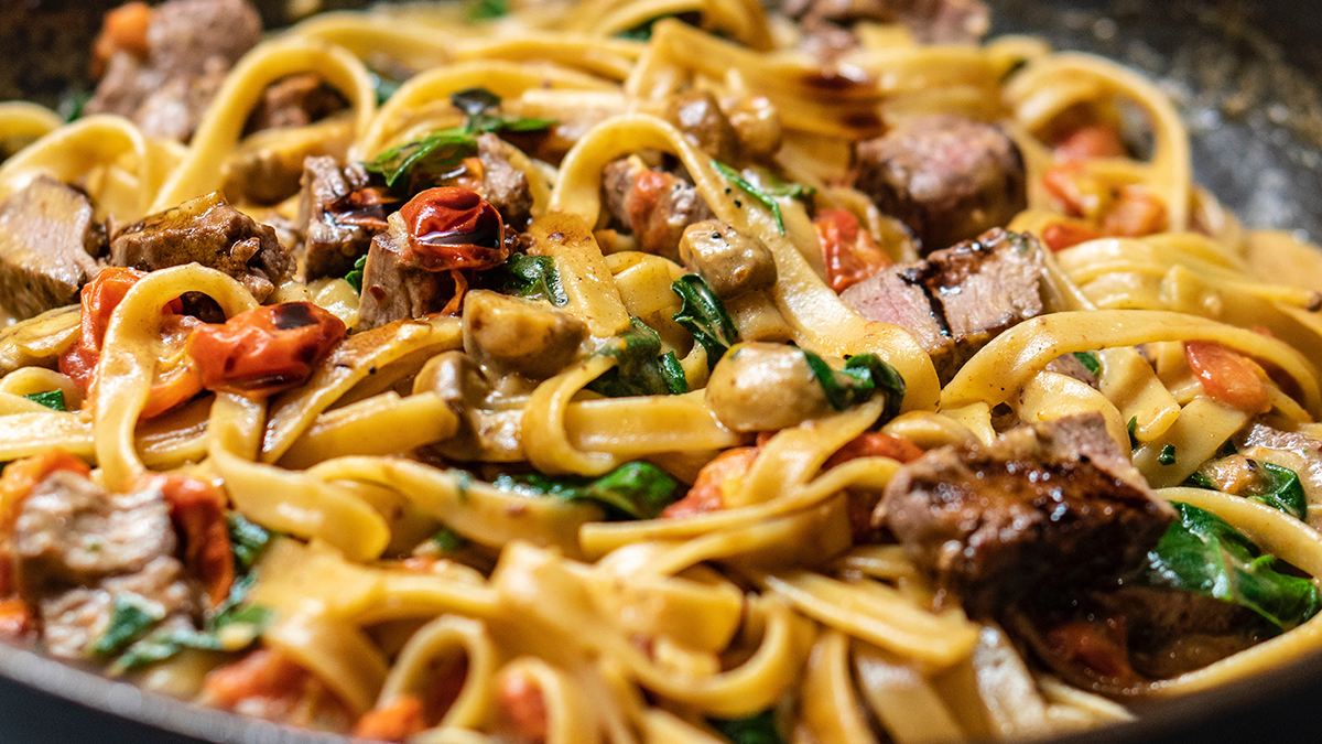 Cum să faci ca să nu se mai lipească pastele când le fierbi. Trucul banal