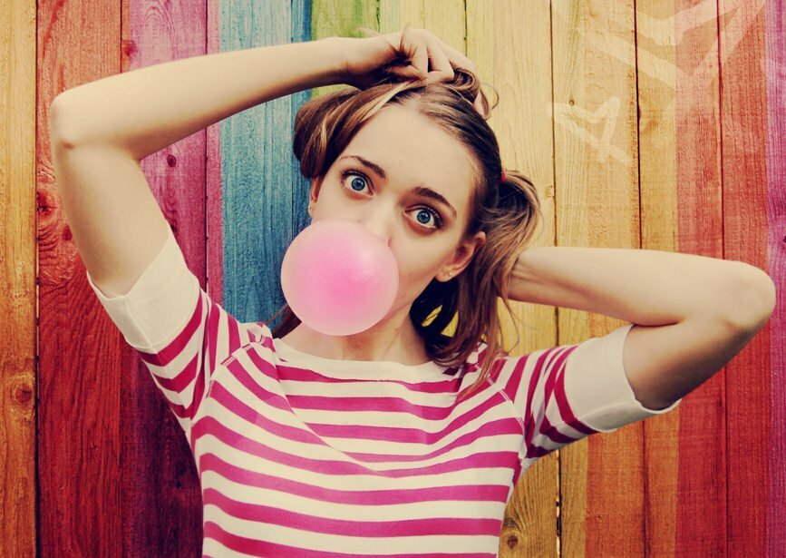 Gesturi care sunt bune maniere în România, dar sunt semne de impolitețe în alte țări. Obiceiul considerat vulgar în Franța