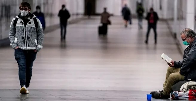 Se renunță la măști pe aeroporturi și avioane. Când intră în vigoare noua măsură