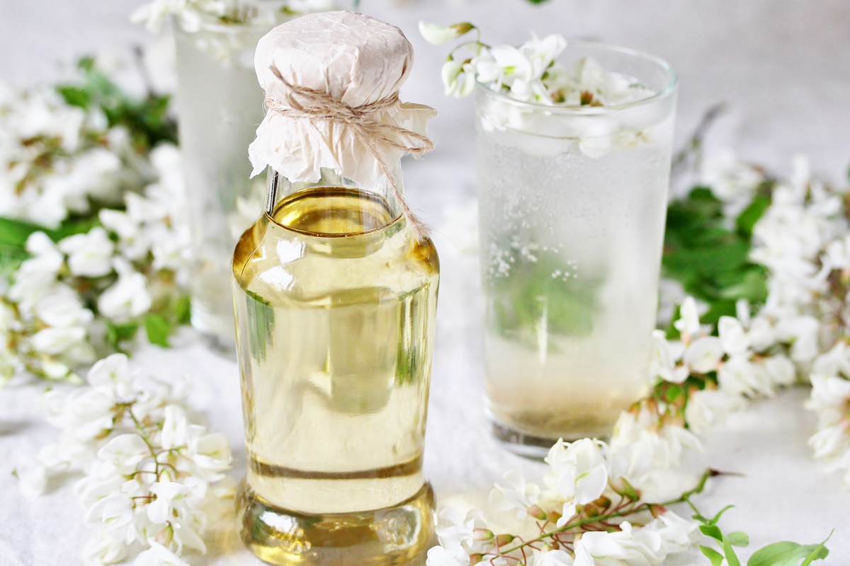 Sirop din flori de salcâm – cum se face și de ce ai nevoie. Rețeta pas cu pas