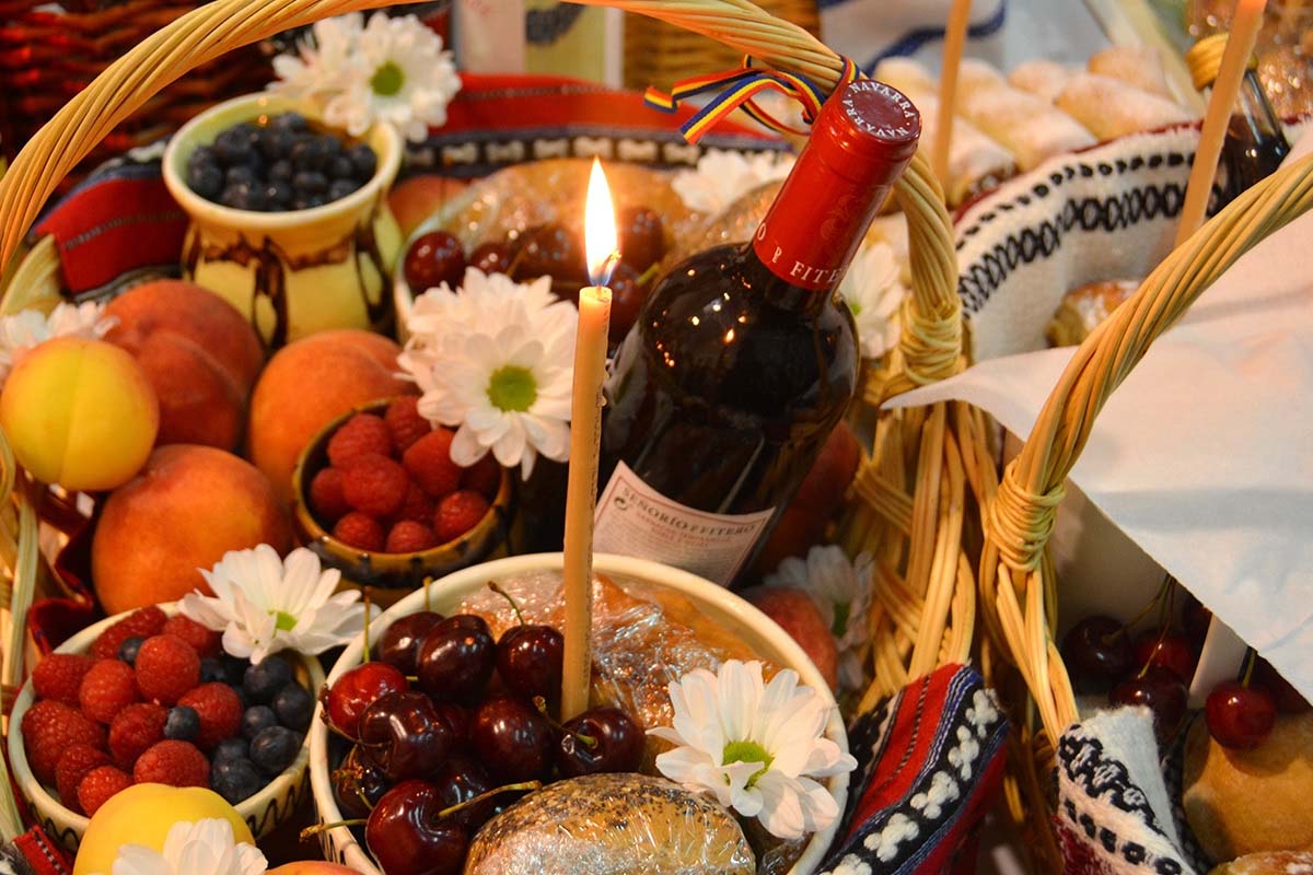 Când sunt Moșii de vară 2022 și ce semnificație are, de fapt, sărbătoarea