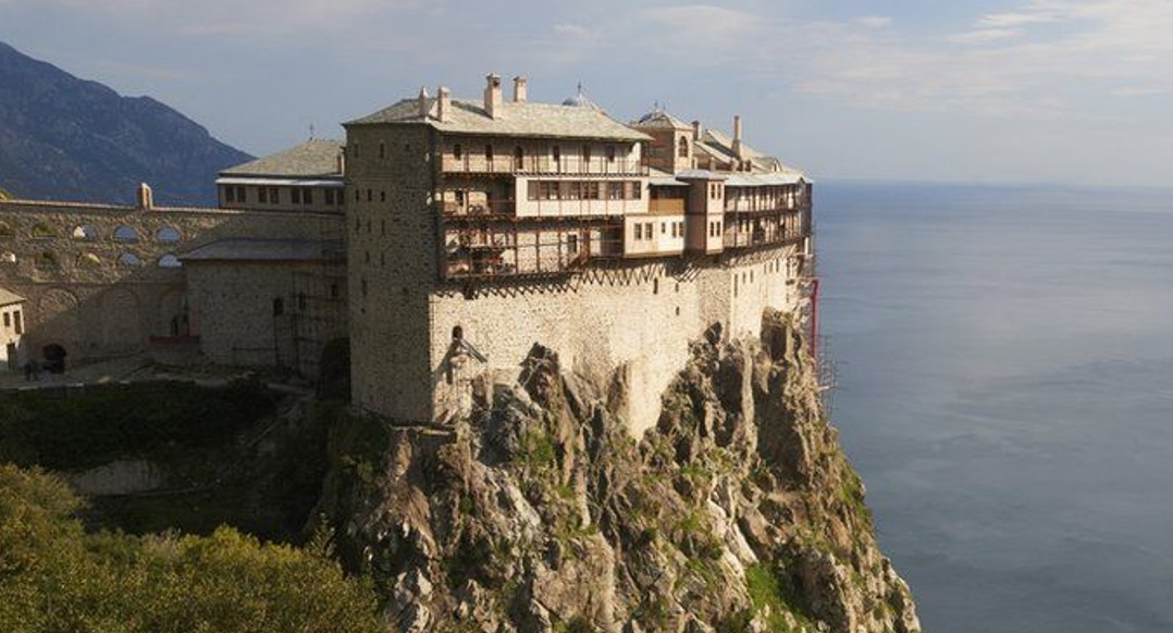 De ce nu sunt oglinzi în mănăstirile și chiliile de pe Muntele Athos