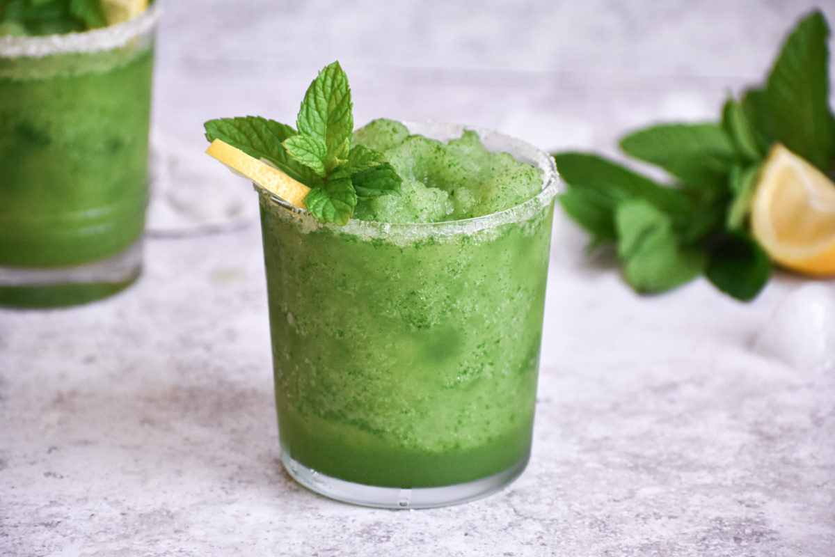 Limonadă cu căpșune, ghimbir, mentă sau trandafiri. Rețete de limonadă pe care să le încerci în sezonul estival