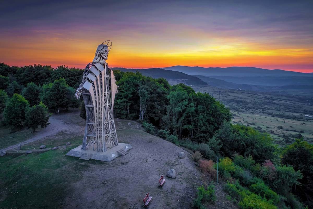 Locul din România unde se află „Inima lui Iisus”. Cum se poate ajunge aici