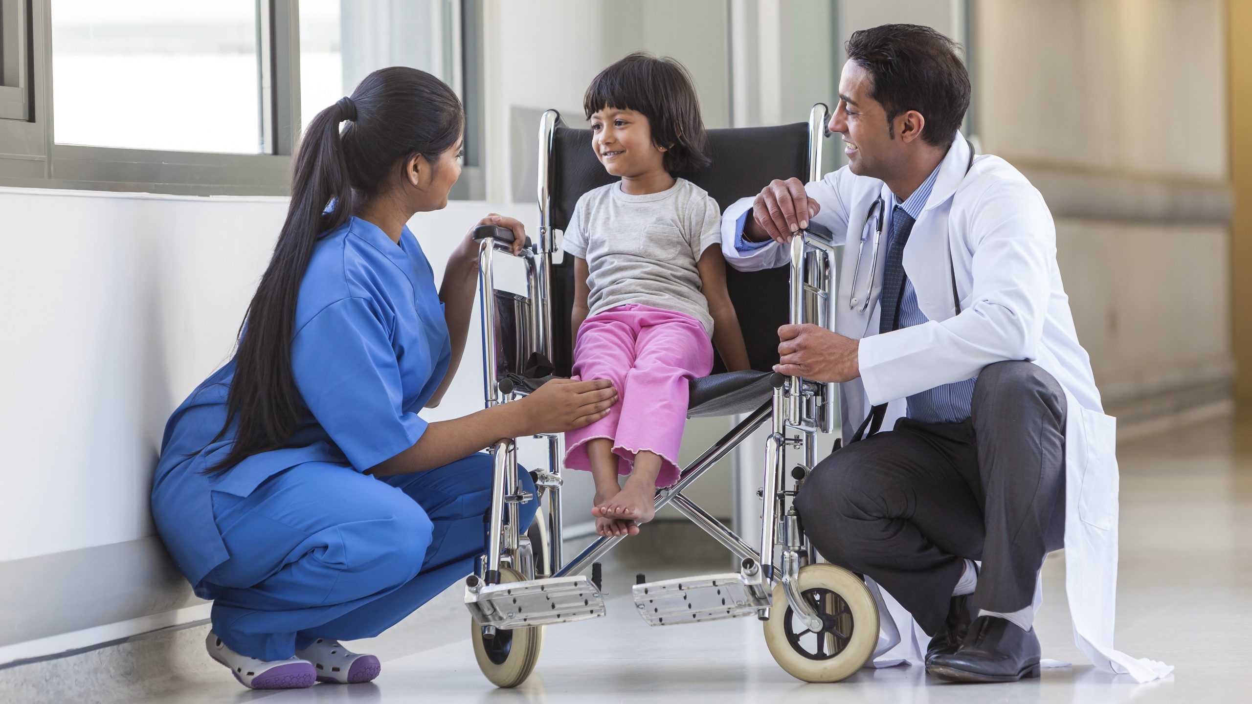 De ce sunt pacienții din SUA externați în scaun cu rotile