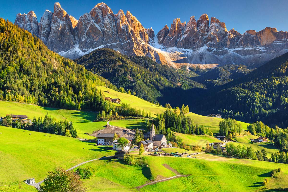 Orașul din Italia cu 10 oameni care au ajuns la 100 de ani. Care este secretul recordului mondial de longevitate