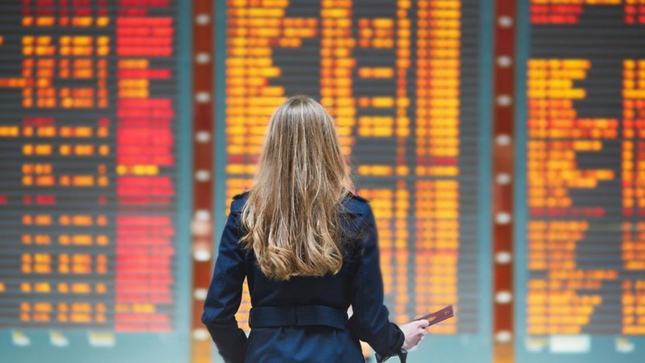 Tot mai multe zboruri de pe marile aeroporturi ale lumii sunt anulate