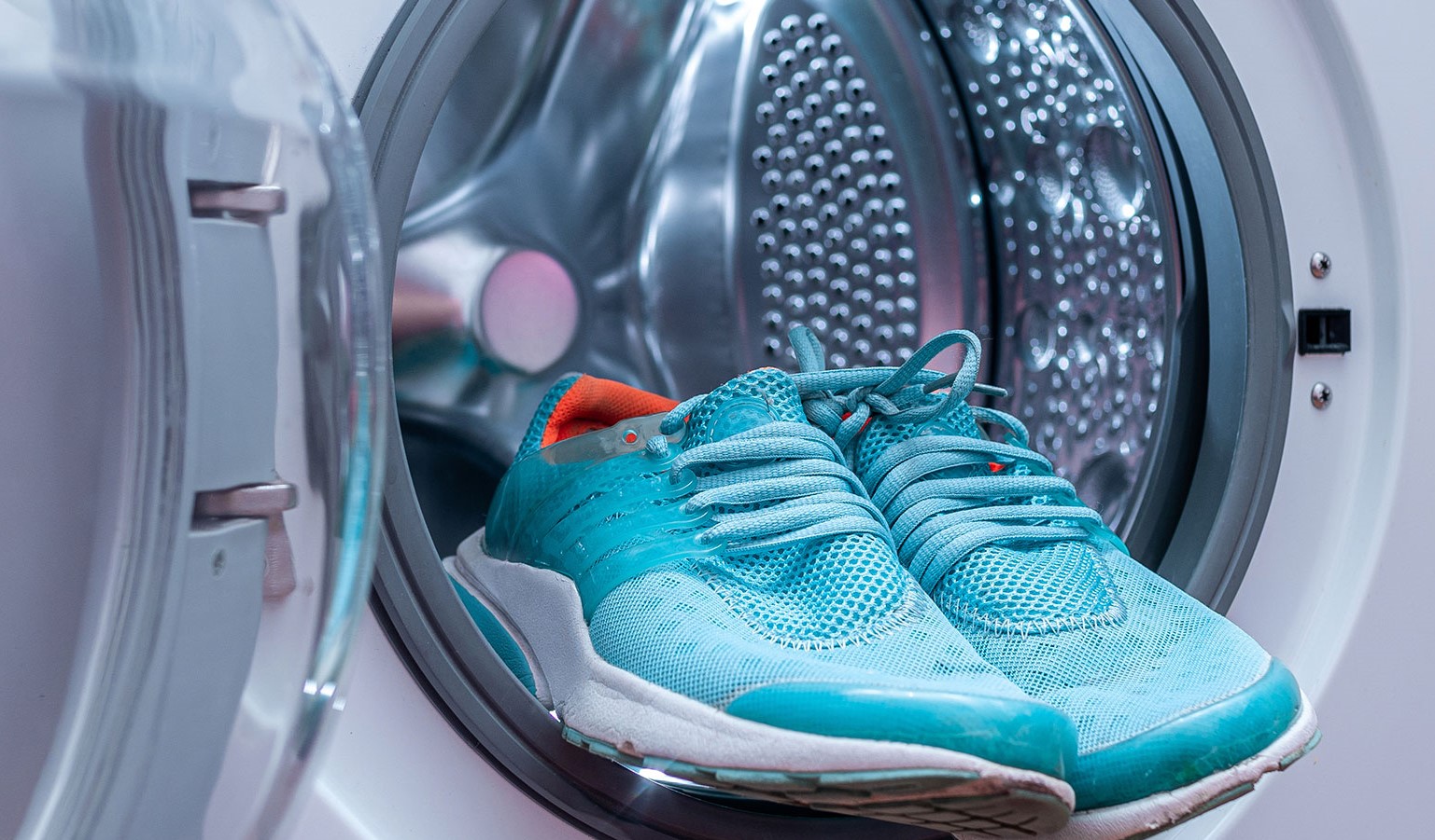 Ce încălțăminte să nu bagi niciodată în mașina de spălat rufe. O poți distruge