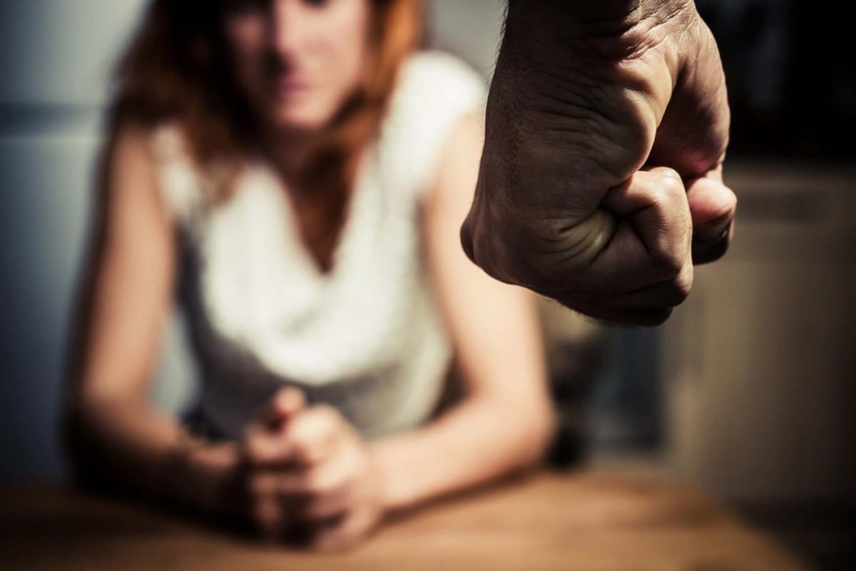Ce pedeapsă a primit un bărbat în Spania, după ce și-a bătut iubita. Femeia aflase că e însurat și voia să-l părăsească