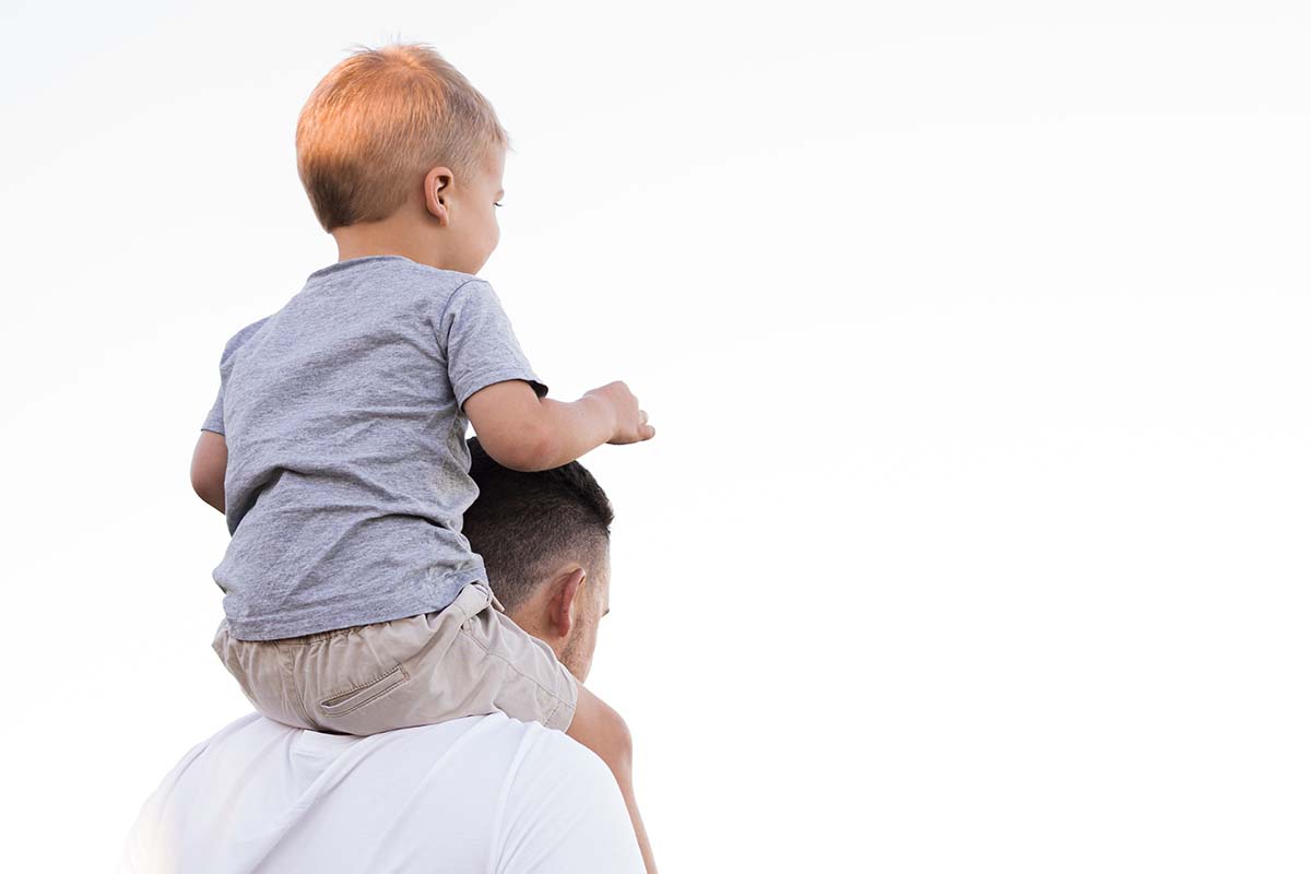 Concediu paternal 2022. Câte zile de concediu se acordă pentru tați și cum s-ar putea modifica legea de la 1 august