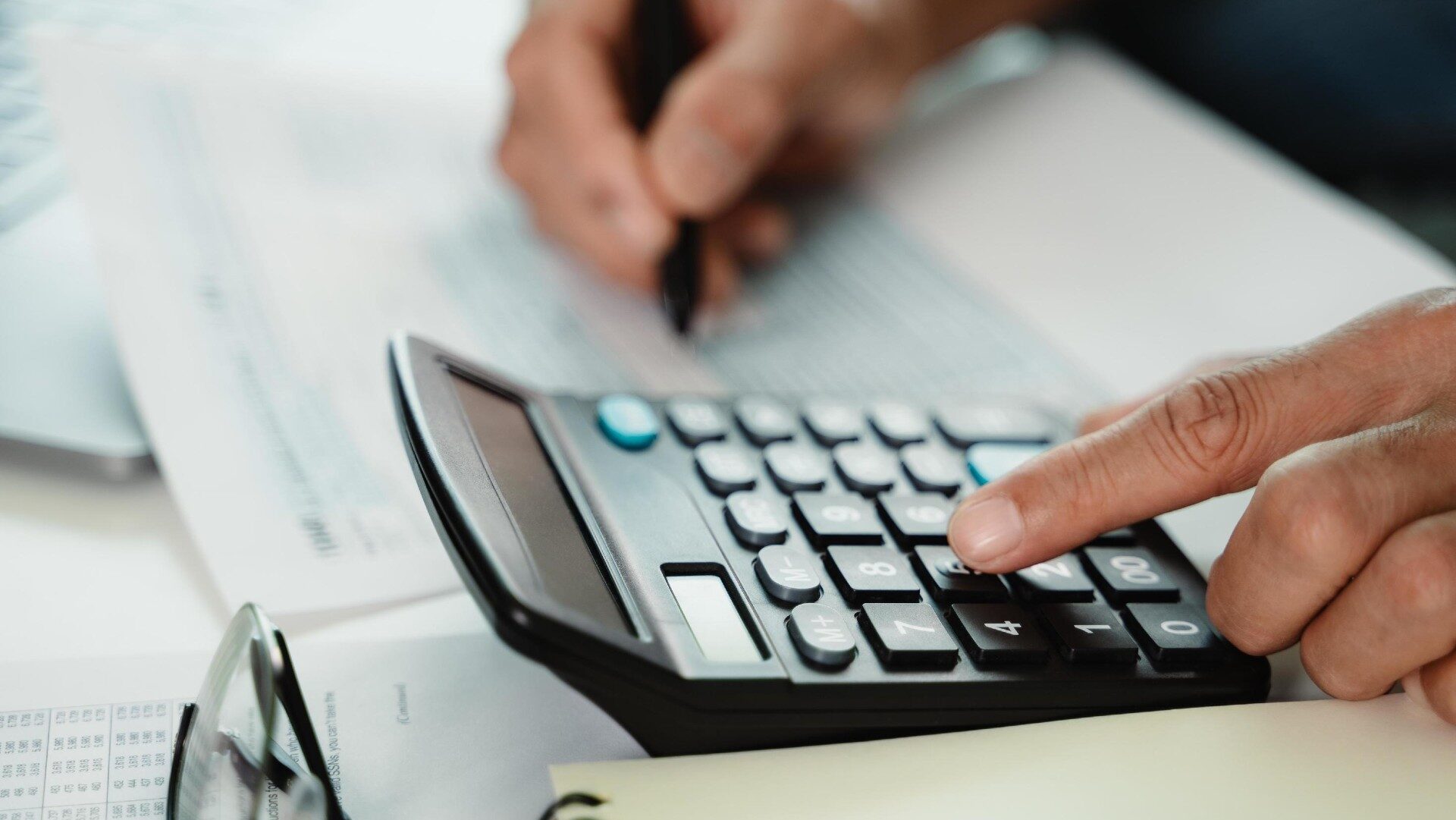 Comerțul mondial e în scădere iar războiul din Iran ar putea accentua tendința