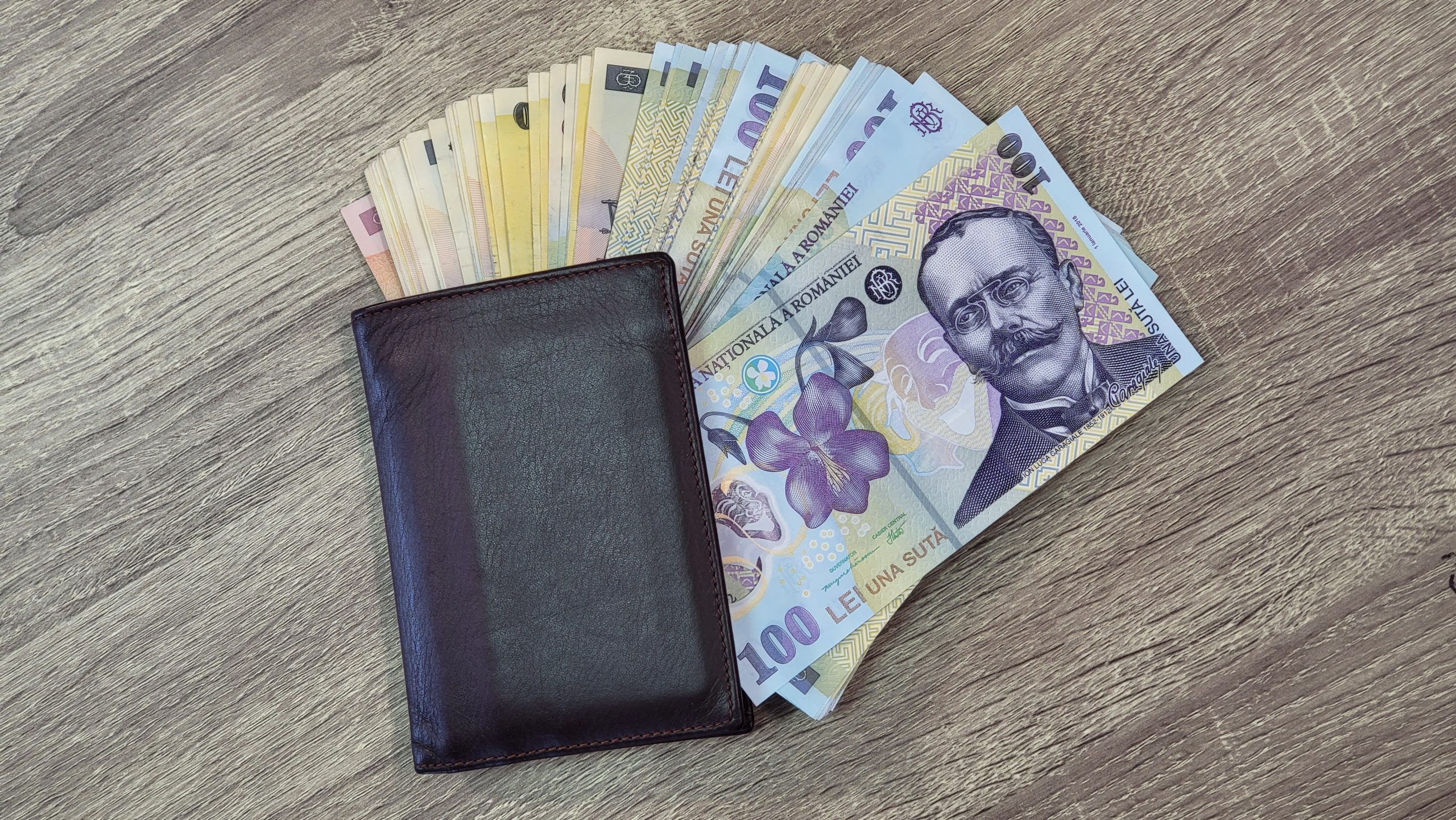 Locuri de muncă sezoniere. Unde te poți angaja vara și ce salarii sunt