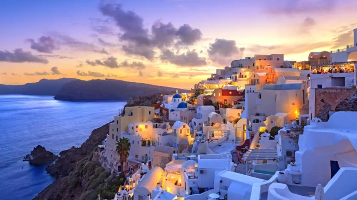 Ce s-a întâmplat cu un cuplu de turiști, după ce a petrecut o oră la o terasă din Grecia