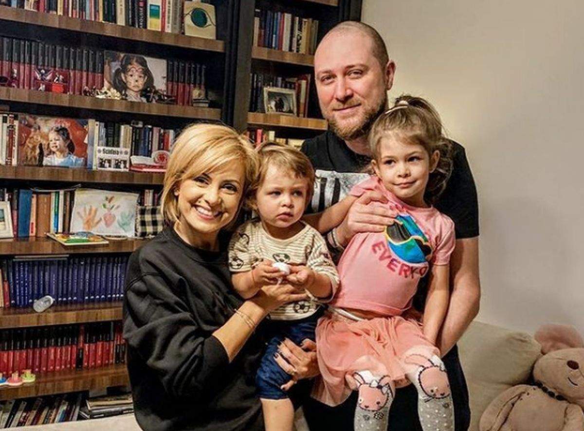 Simona Gherghe, alături de soțul ei și cei doi copii