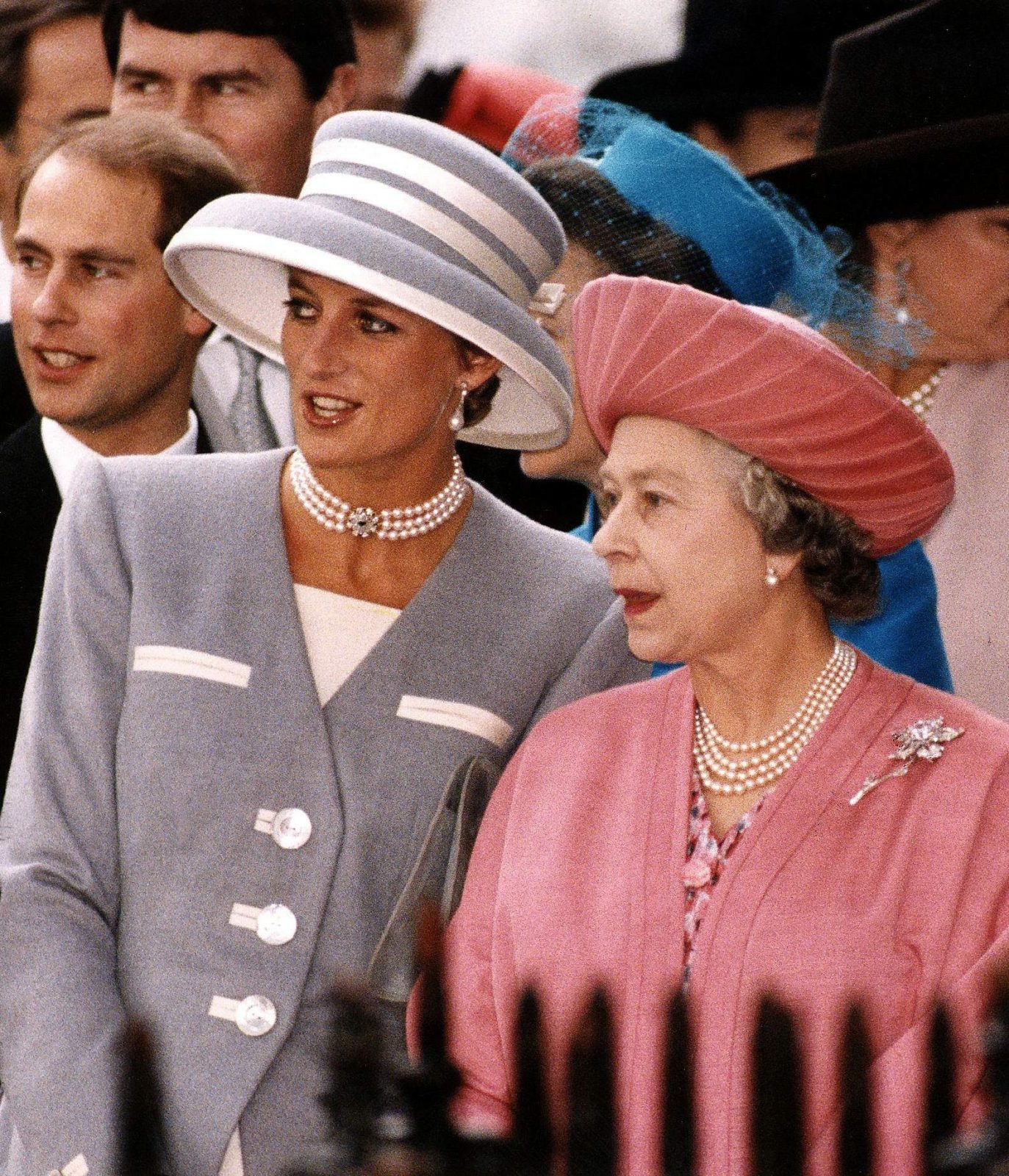 Regina Elisabeta a II-a și Prințesa Diana