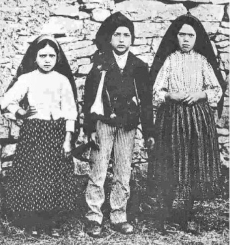 Miracolul de la Fatima. Cei 3 copii: Iacinta, Francisco şi Lucia
