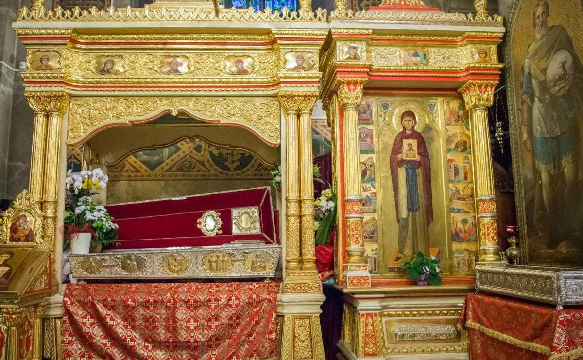 Sfânta Parascheva 2022. Ce semnificație are de fapt atingerea moaștelor Cuvioasei