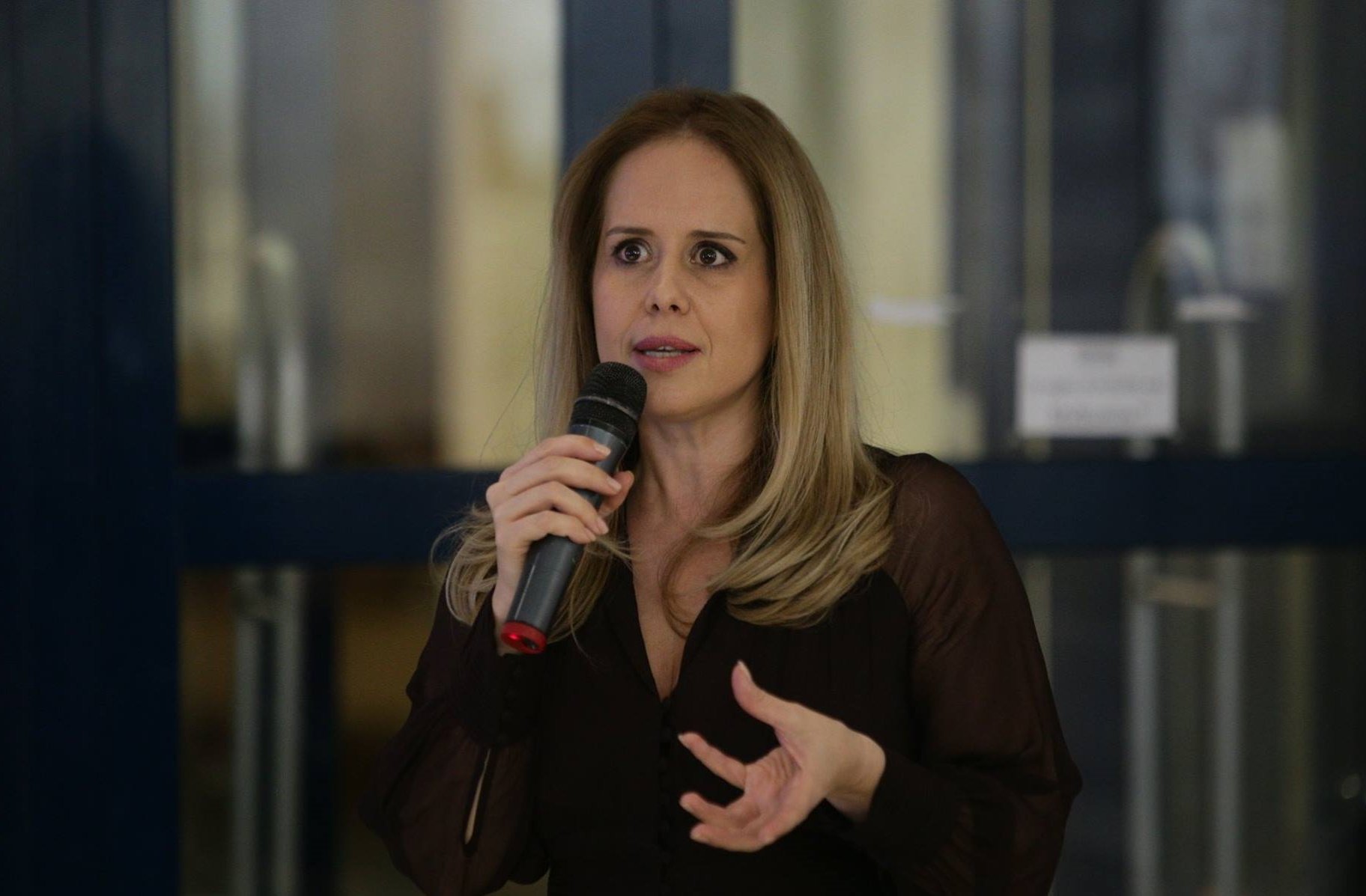 Mihaela Bilic susţine că fumatul ajută la dietă. Cât slăbeşti dacă fumezi un pachet de ţigări pe zi