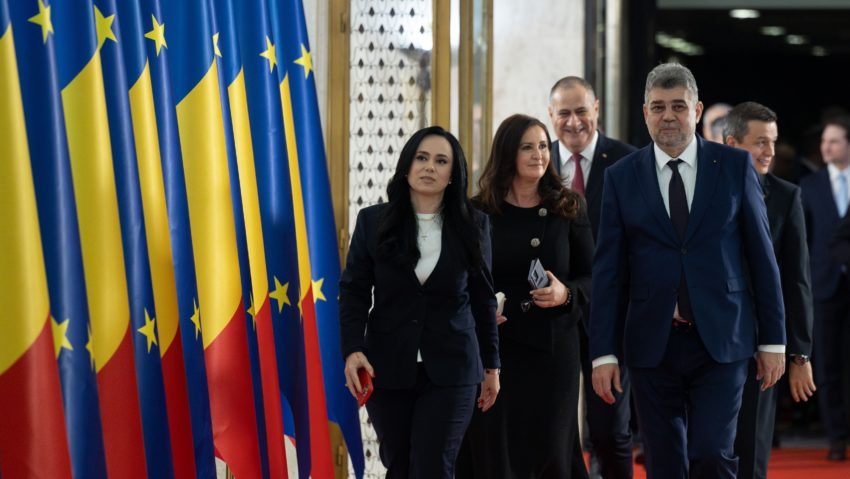 Guvernul pregăteşte Ordonanţa „Trenuleţ”. Se îngheaţă salariile, pensiile şi alocaţiile, se taie primele, bonusurile şi voucherele