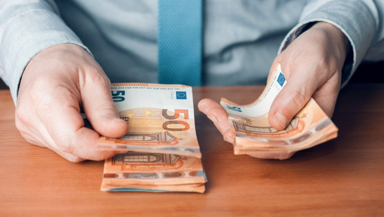 De la câţi ani şi până la ce vârstă poţi face credite la BCR, BRD, Banca Transilvania sau CEC Bank