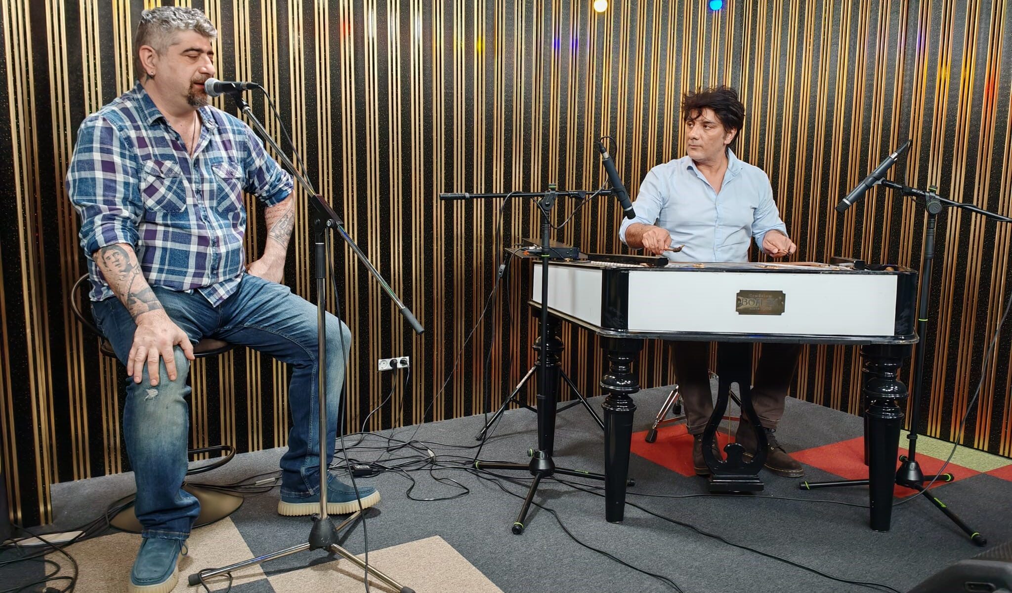 POVESTEA PRINTRE ARTIȘTI CONTINUĂ