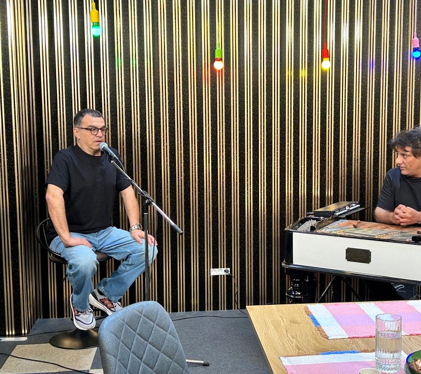 PRINTRE ARTIȘTI CU MARIUS MIHALACHE / UN PODCAST CU ARTIȘTI DESPRE ARTIȘTI PENTRU VIITORII ARTIȘTI ȘI PENTRU TOȚI CEI CARE VOR SĂ AFLE POVEȘTILE DIN SPATELE SUCCESULUI UNORA DINTRE CEI MAI ÎNDRĂGIȚI ARTIȘTI