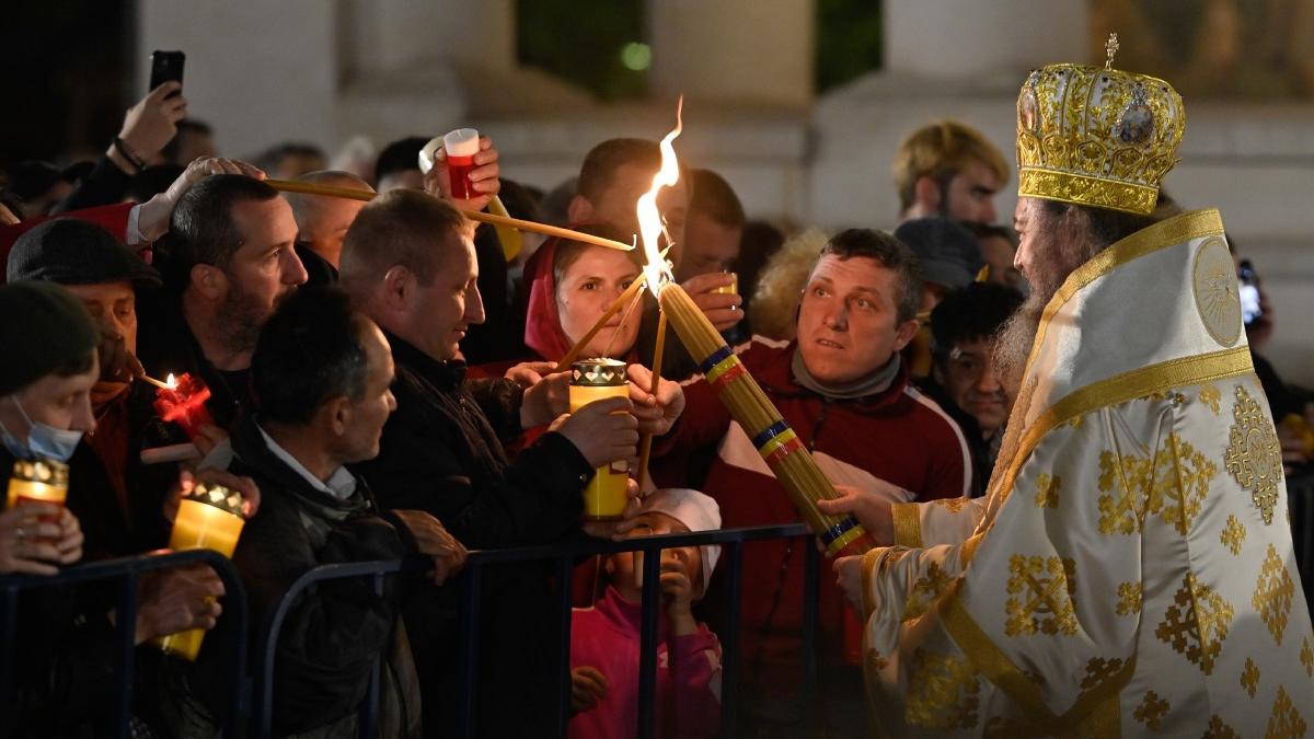 Tradiţii şi obiceiuri de Paşte 2025. Ce facem cu lumânarea cu care am luat Lumina Sfântă în Noaptea de Înviere