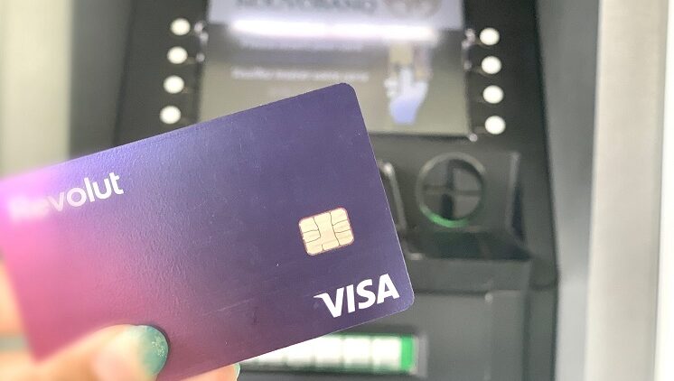 Revolut lansează primele bancomate. Extindere fizică în Europa