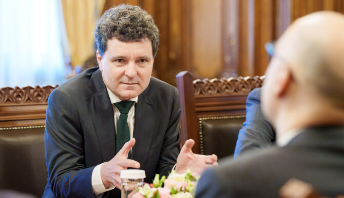 Nicuşor Dan, refuzat de liderii sindicatelor. „Nu vom accepta tăieri de sporuri şi de salarii!”