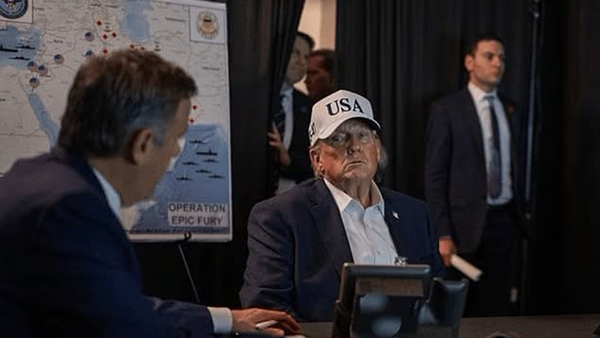 Donald Trump, ședință la Casa Albă pe tema crizei din Strâmtoarea Ormuz. Războiul s-ar putea relua în zilele următoare