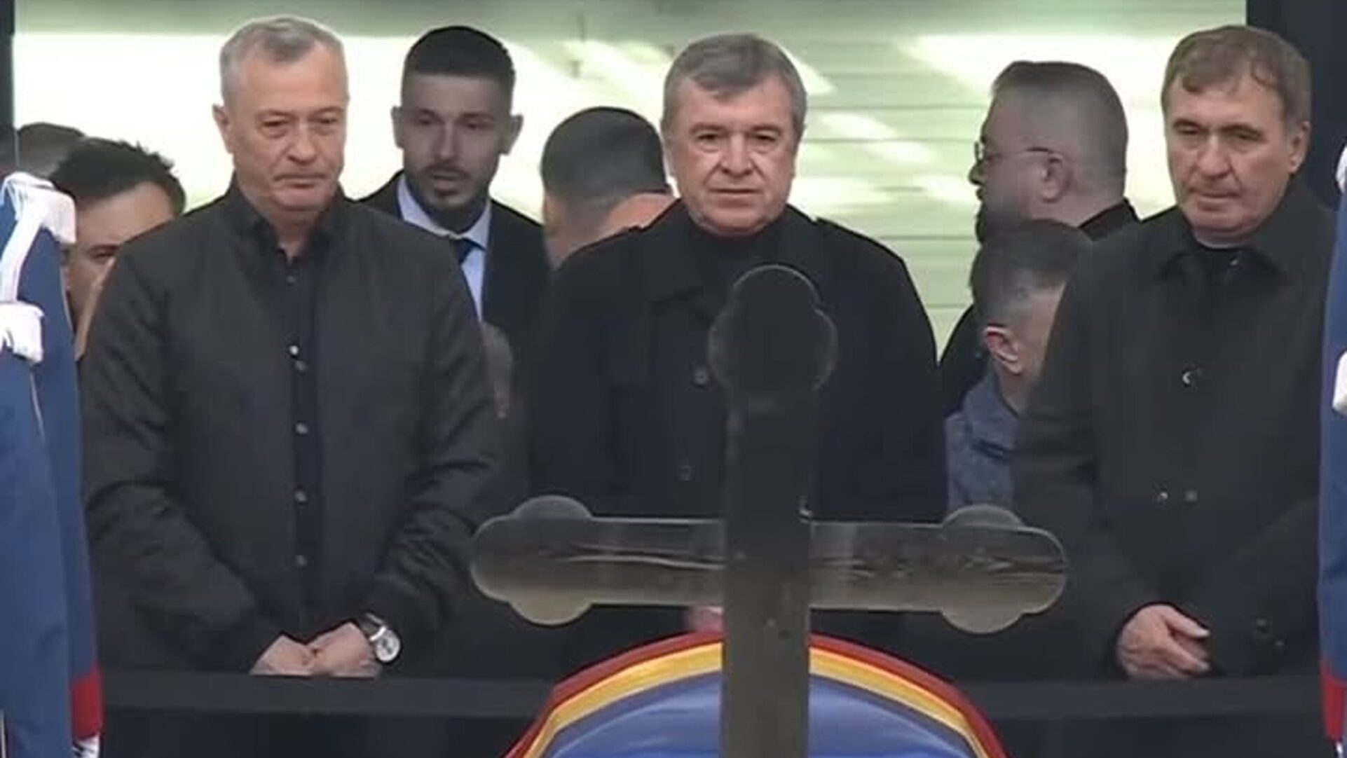 „Copiii” lui Mircea Lucescu în frunte cu Gică Hagi, la catafalc pentru un ultim omagiu