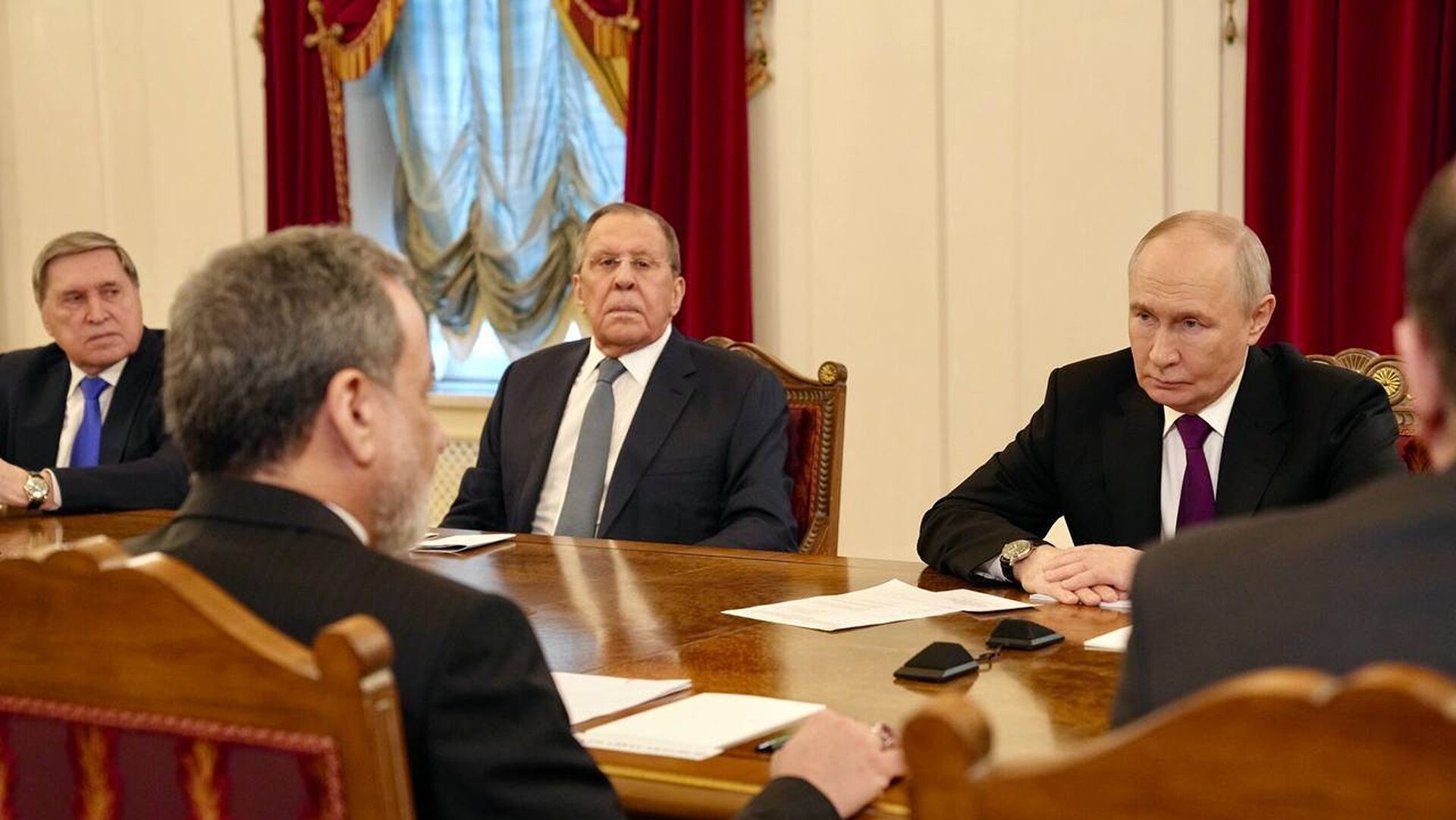 Vladimir Putin promite Iranului că Rusia se va implica pentru pace în Orientul Mijlociu