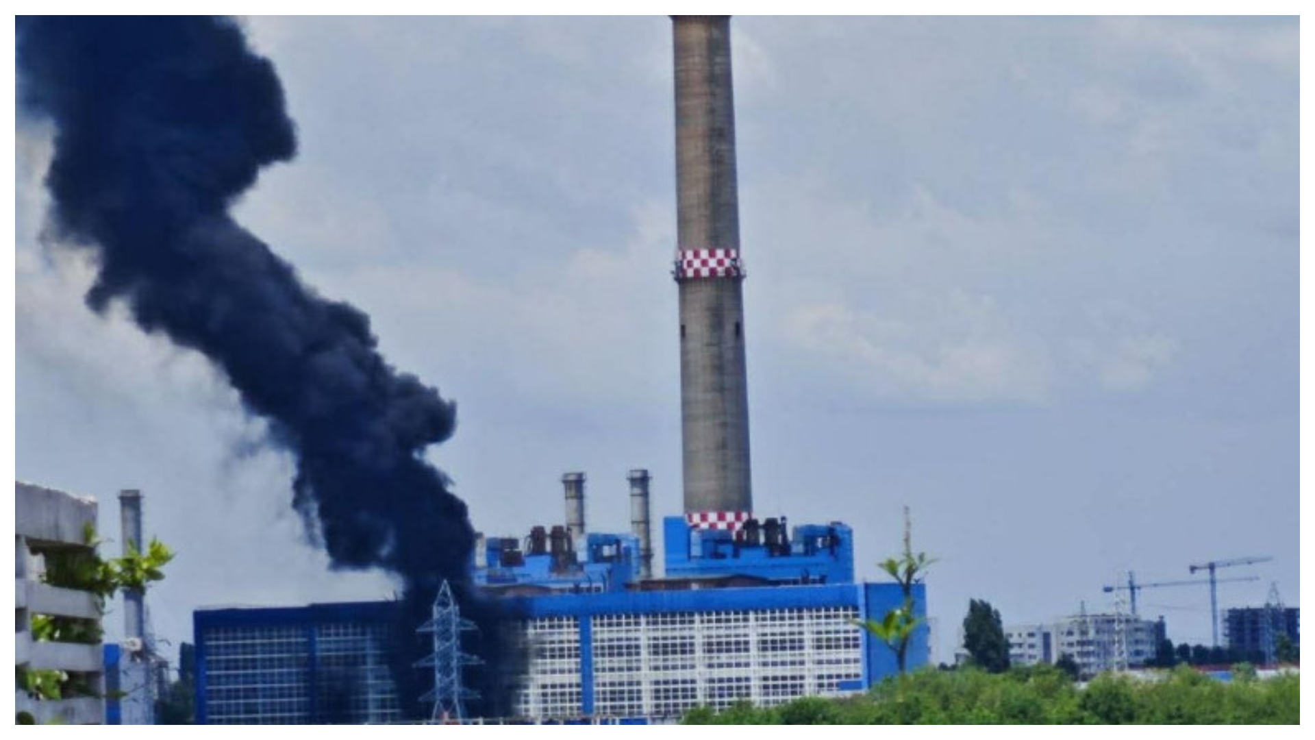 Al doilea incendiu la CET Vest în mai puțin de o lună. Un transformator și o hală au fost cuprinse de flăcări VIDEO
