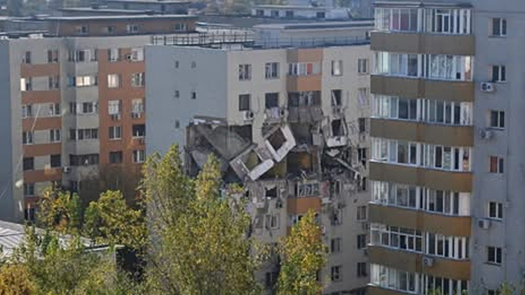 Blocul explodat în Rahova va fi pus în siguranță. Ciprian Ciucu a semnat contractul