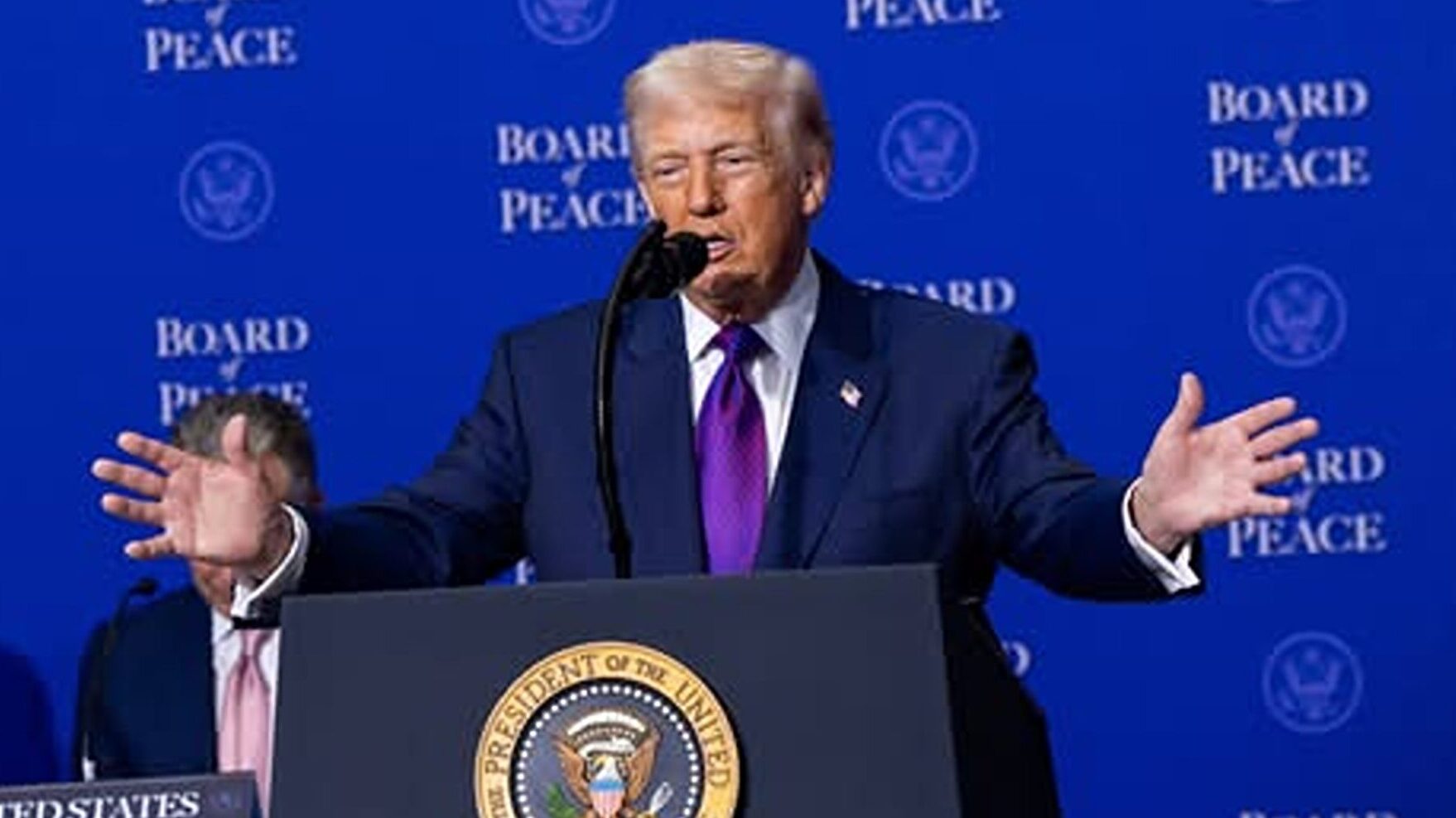 Donald Trump, despre negocierea de pace cu Iranul: „Este pe muchie de cuțit”