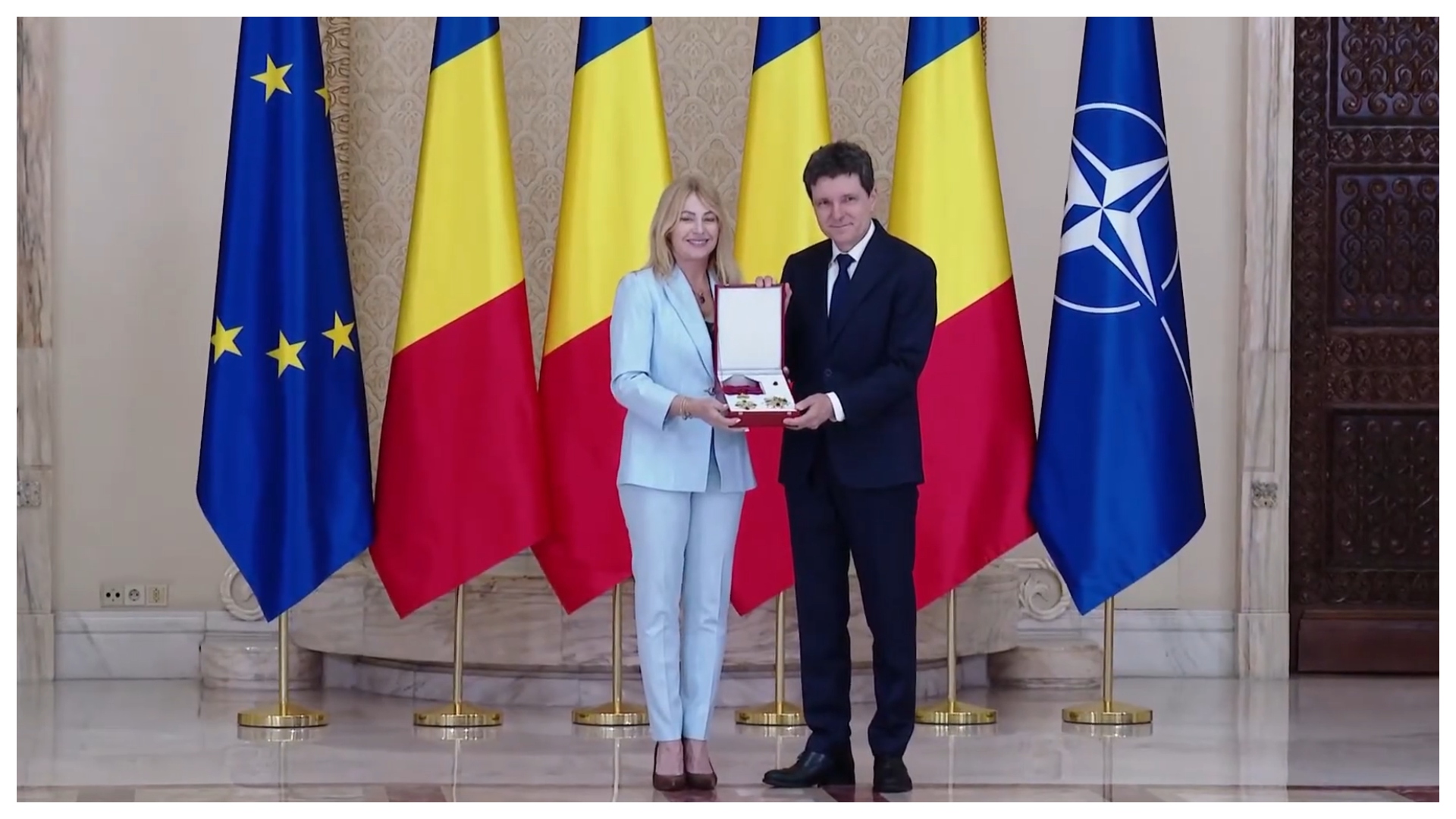 Nicușor Dan a decorat-o pe Nadia Comăneci cu Ordinul Național „Steaua României” în grad de Mare Cruce. „Vă mulțumesc pentru că promovați România” VIDEO