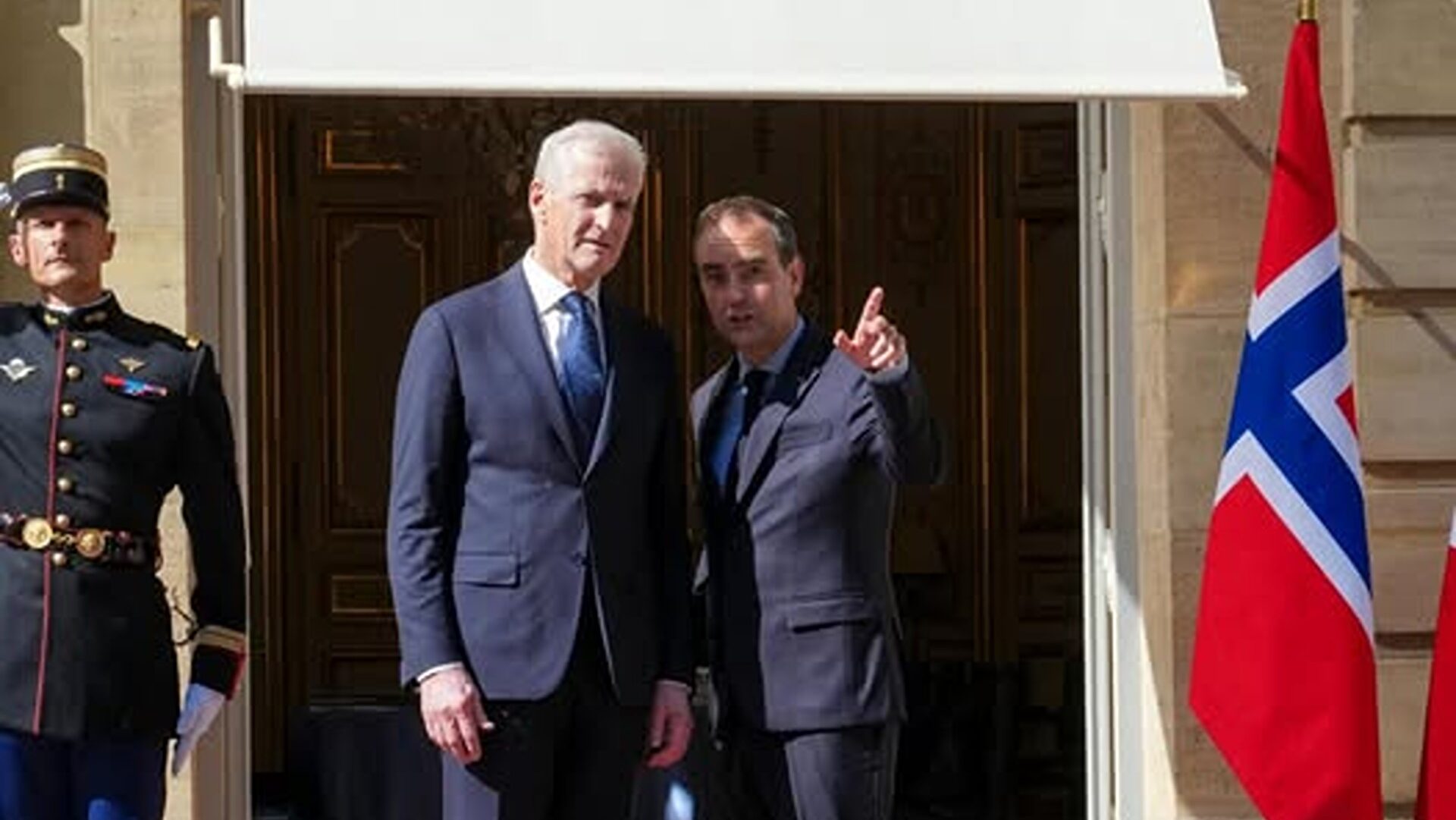Norvegia intră sub umbrela nucleară franceză