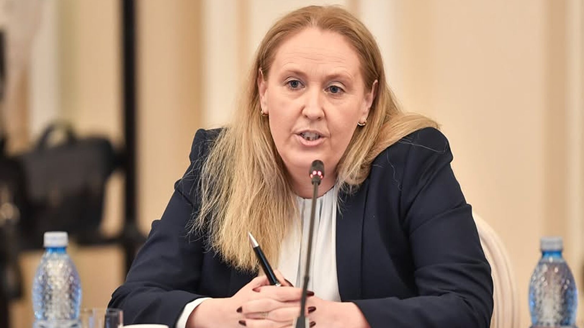 Senatul a numit-o pe Corina Încrosnatu președinte al ICR