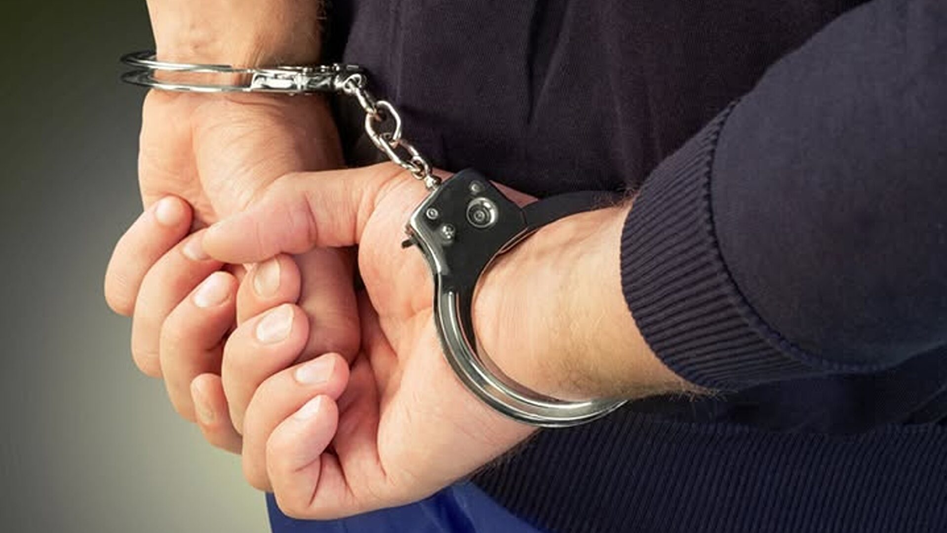 Un bărbat a fost reținut de polițiști în Cluj-Napoca după ce a zgâriat 21 de autoturisme