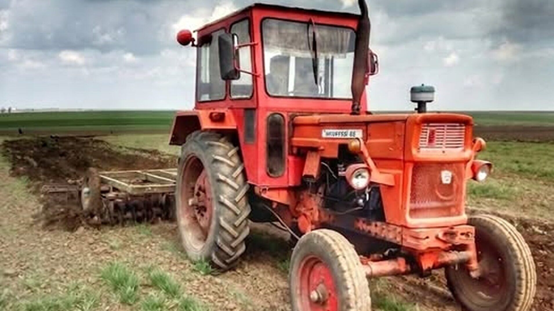 Parcul de mașini agricole și tractoare al României este aproape 100% la privat: Peste 564.000 de unități, la finele lui 2024